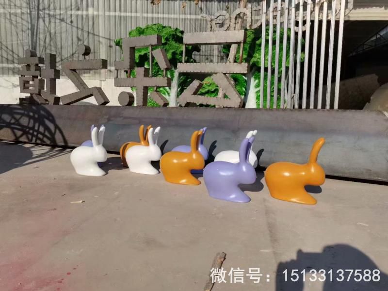 玻璃鋼抽象小兔子雕塑 草坪擺件彩色噴漆兔子2