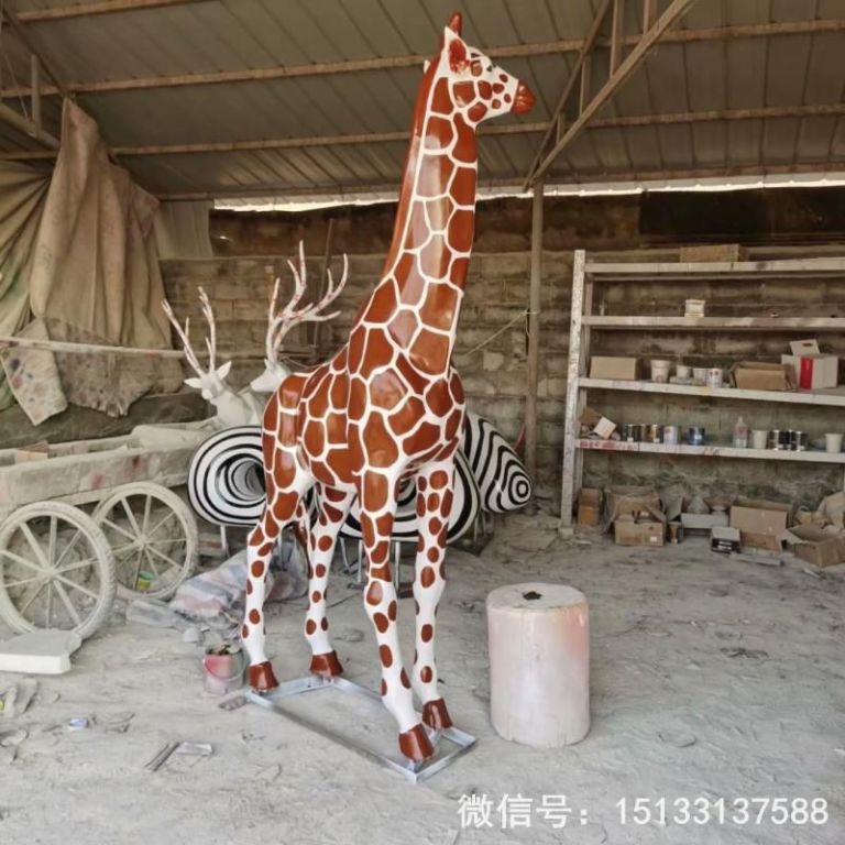 玻璃鋼仿真長(cháng)頸鹿雕塑